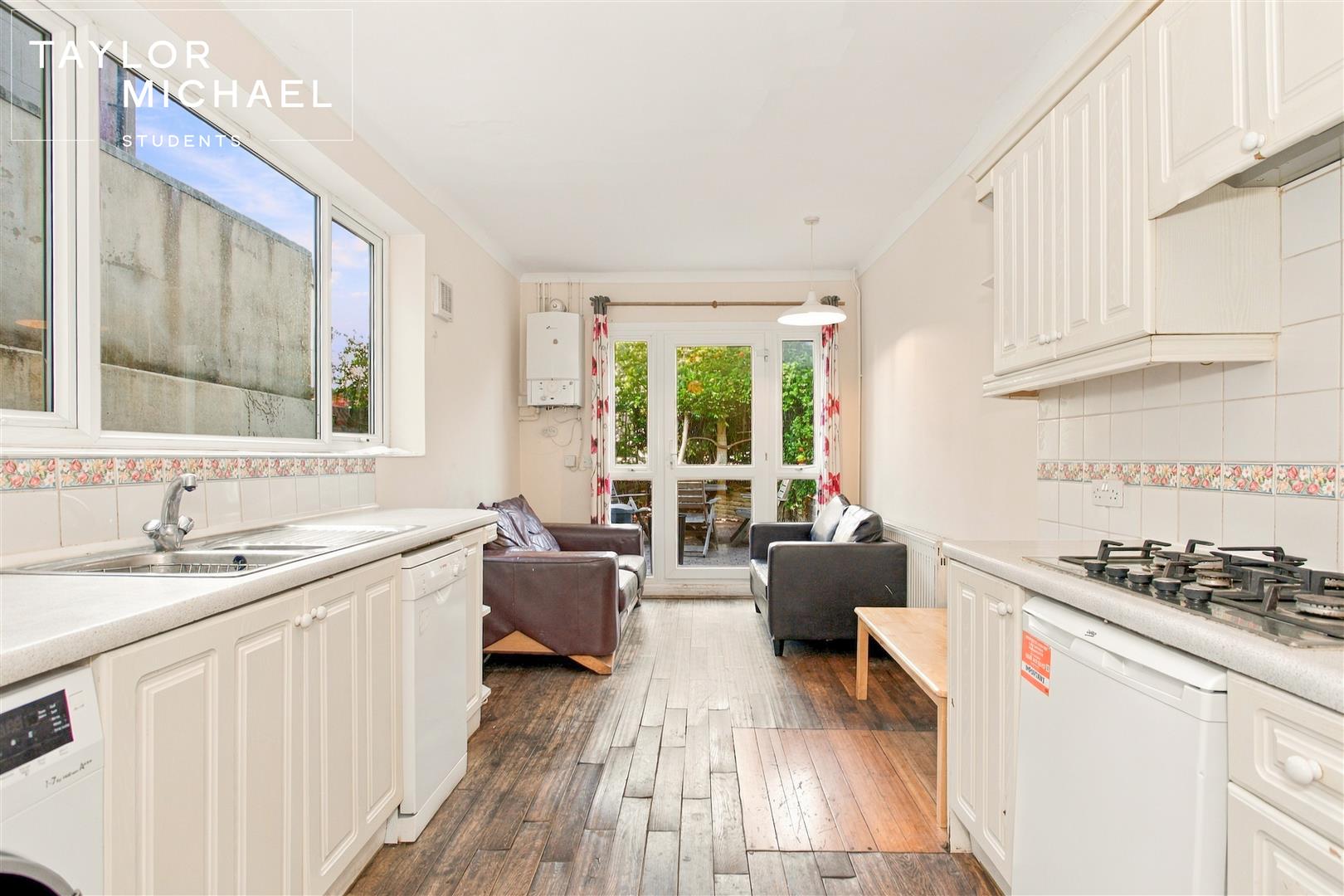 Kitchen / Living Room